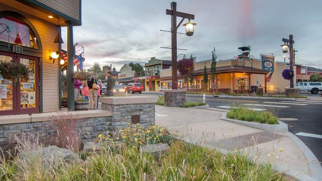 Thumbnail of a streetscape of Cascade Ave in Sisters, OR